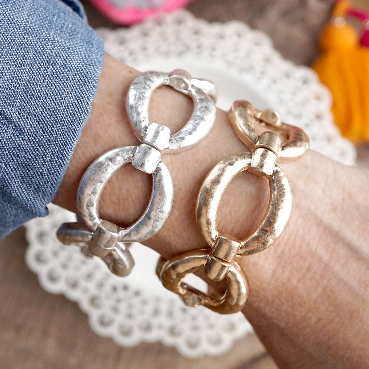 Chunky Hammered Link Stretch Bracelet - Image 2