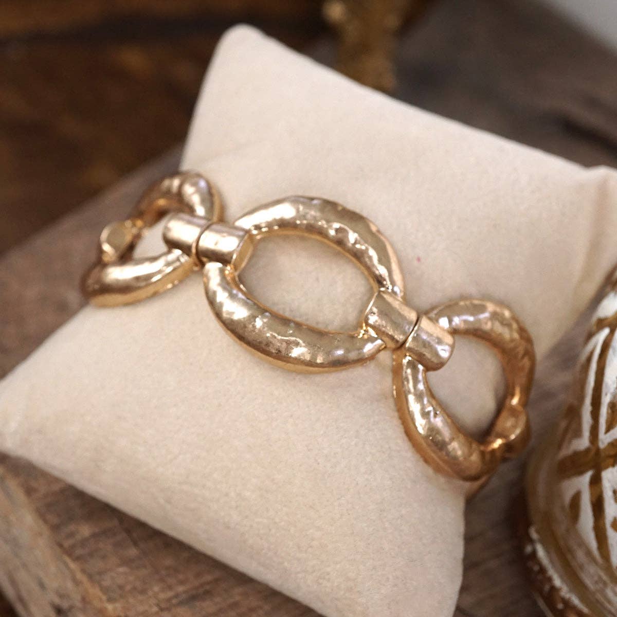 Chunky Hammered Link Stretch Bracelet - Image 7