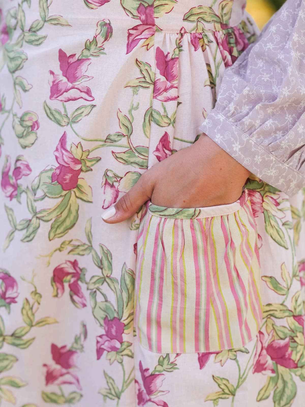Sweet Pea Ruffle Farmhouse Apron - Rose: Regular - Image 2