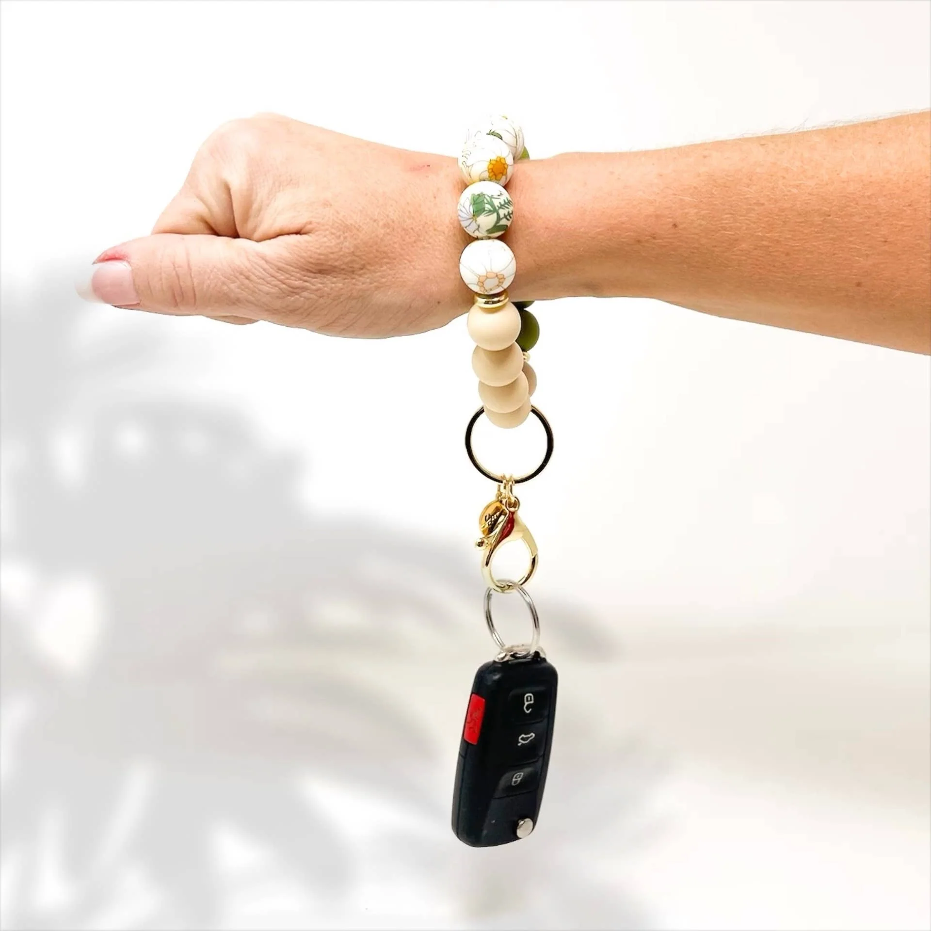 Hands-Free Keychain Wristlet - Dash of Daisy - Image 7