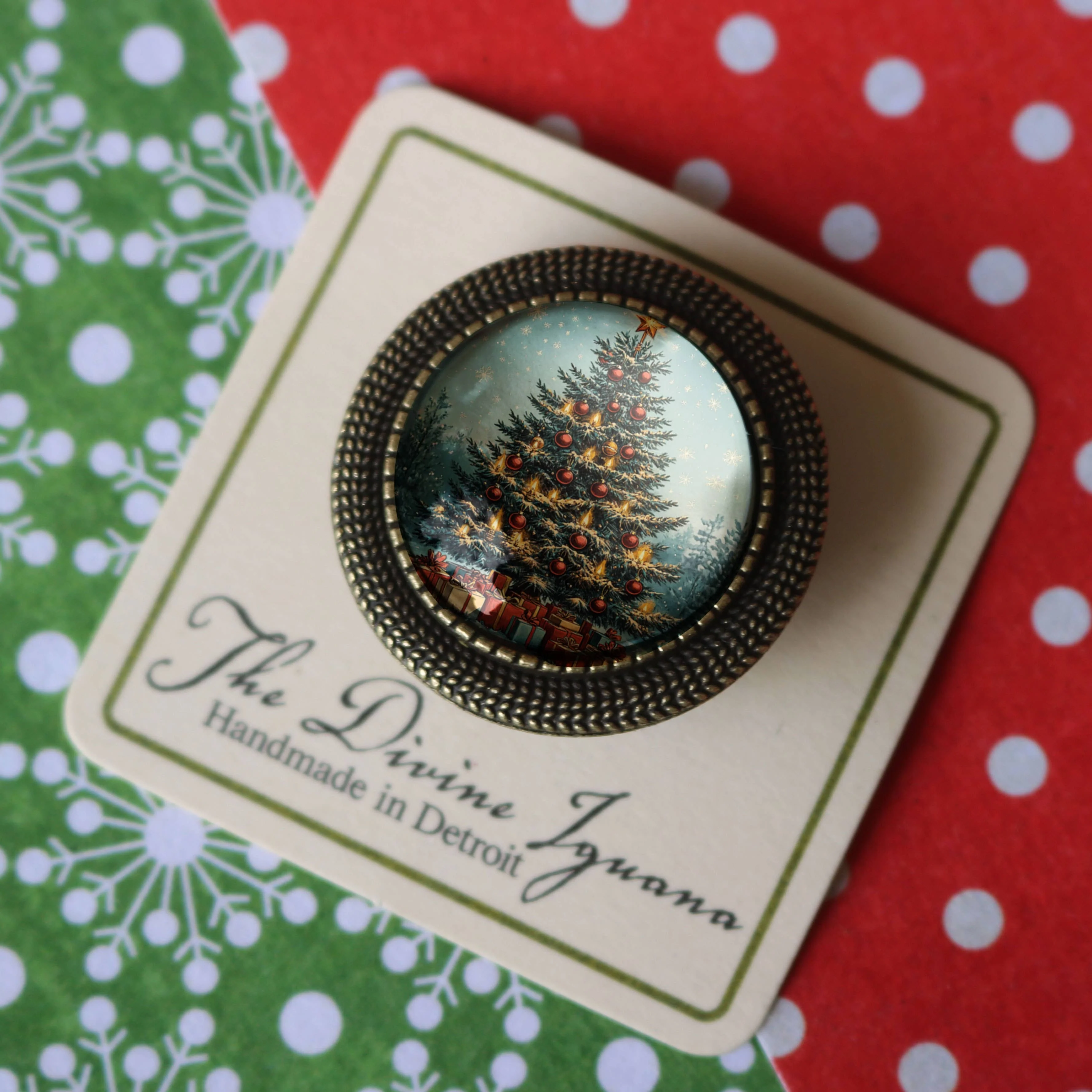 Victorian Christmas Tree Glass and Bronze Lever Back Brooch - Image 3